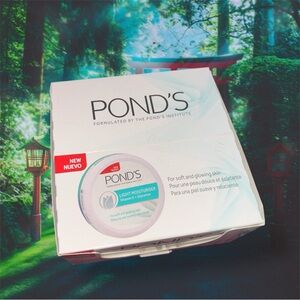 POND’S Light Moisturiser with Vitamin E & glycerine